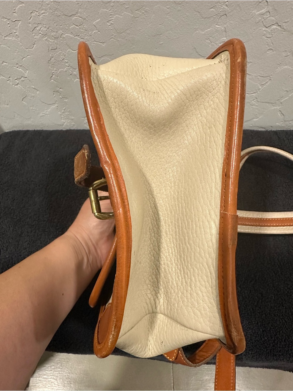Vintage Dooney & Bourke Cream and Brown Pebble Leather Crossbody Bag - Picture 4 of 8